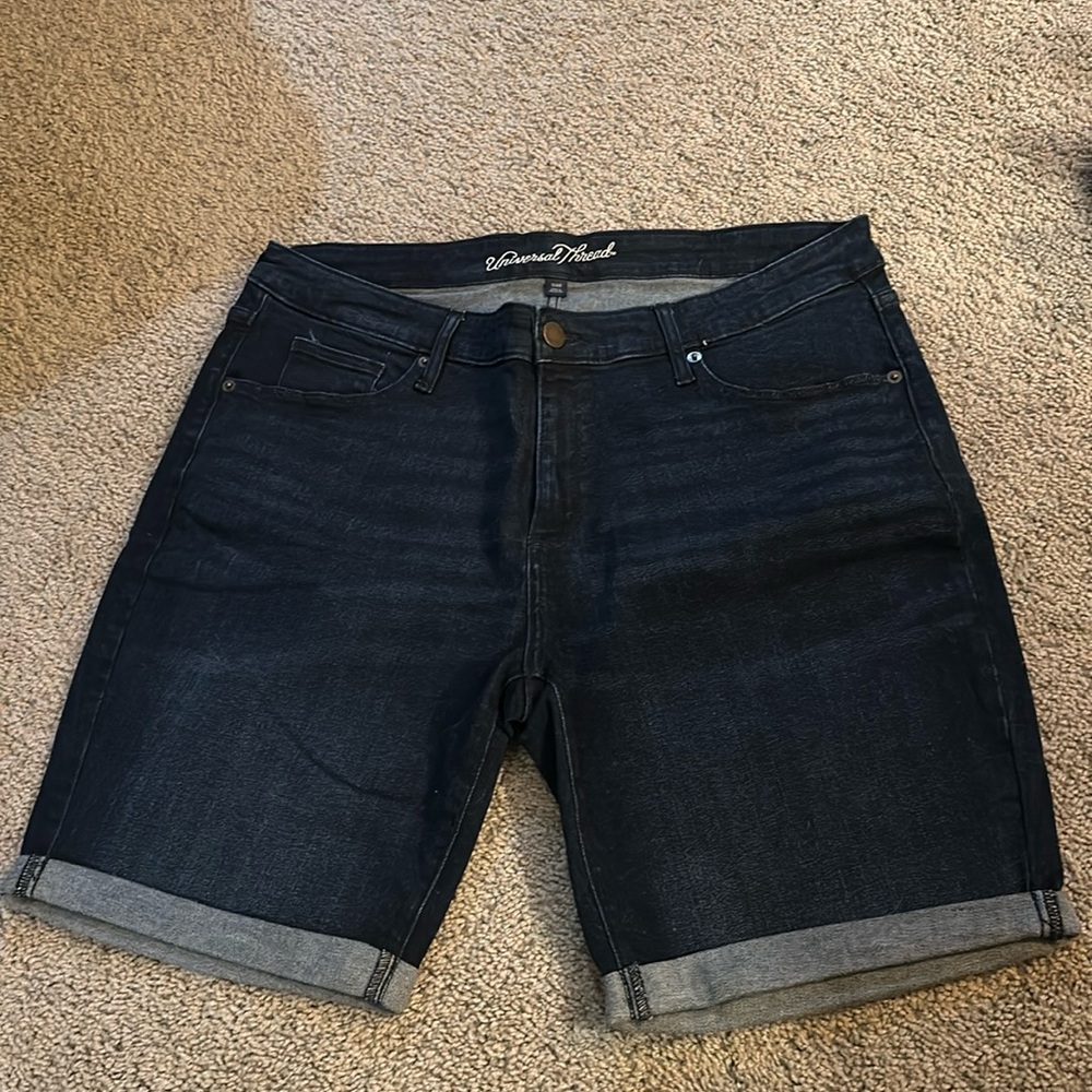 Universal Thread shorts 16w